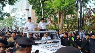 Pakai Baju Yang Simple Saja Anies Cak Imin Daftar Ke KPU Relawan Di