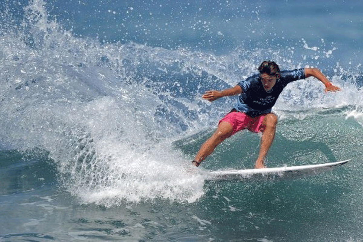 Ikut World Surf League Krui Pro Peselancar Dari Berbagai Negara