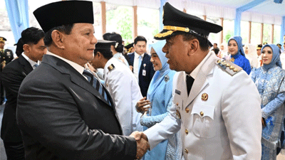 Presiden Prabowo salami Bupati Kuansing, Suhardiman Amby.